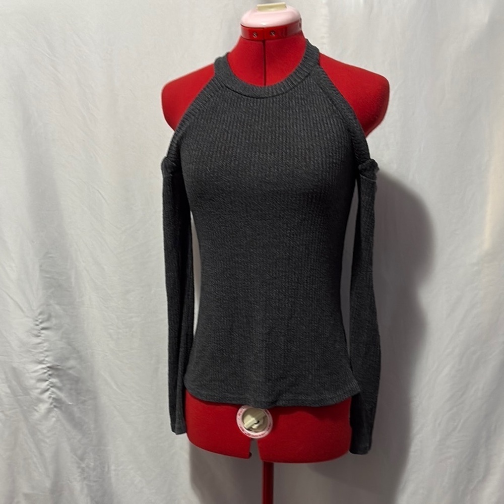 Fashion Nova Gray Crew Neck Sweater with Cold-Shoulder Design XS189